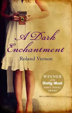a dark enchantment imagen de la portada del libro